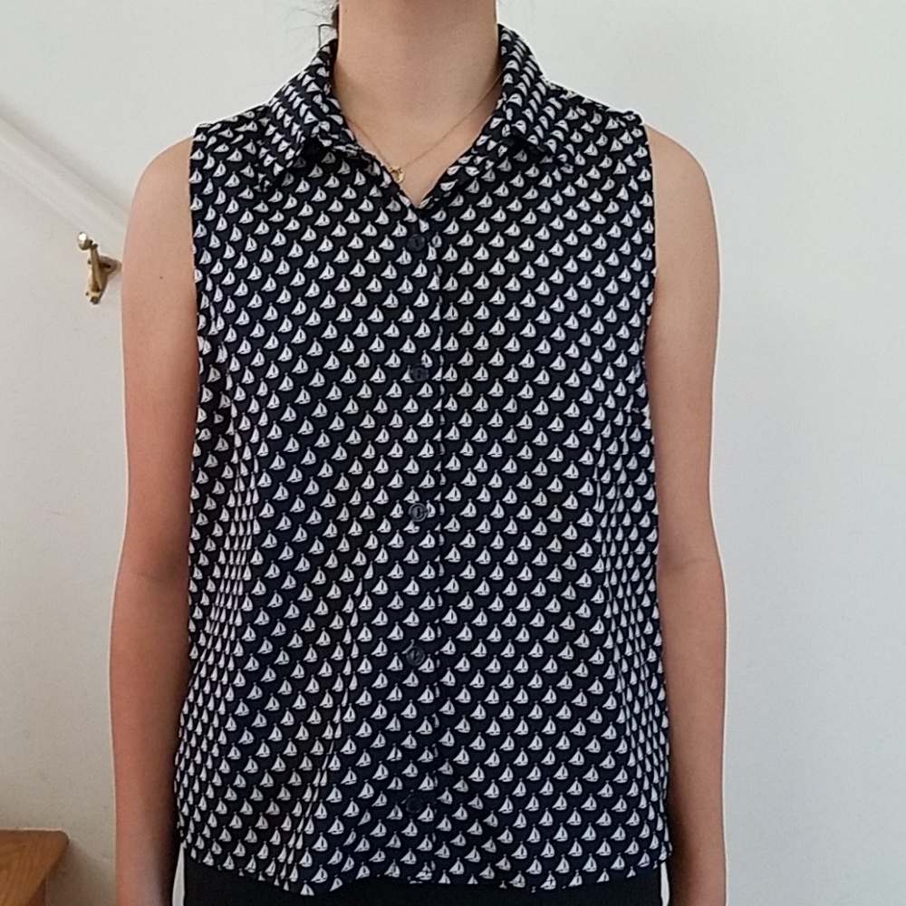 Boat patterned collared sleeveless blouse